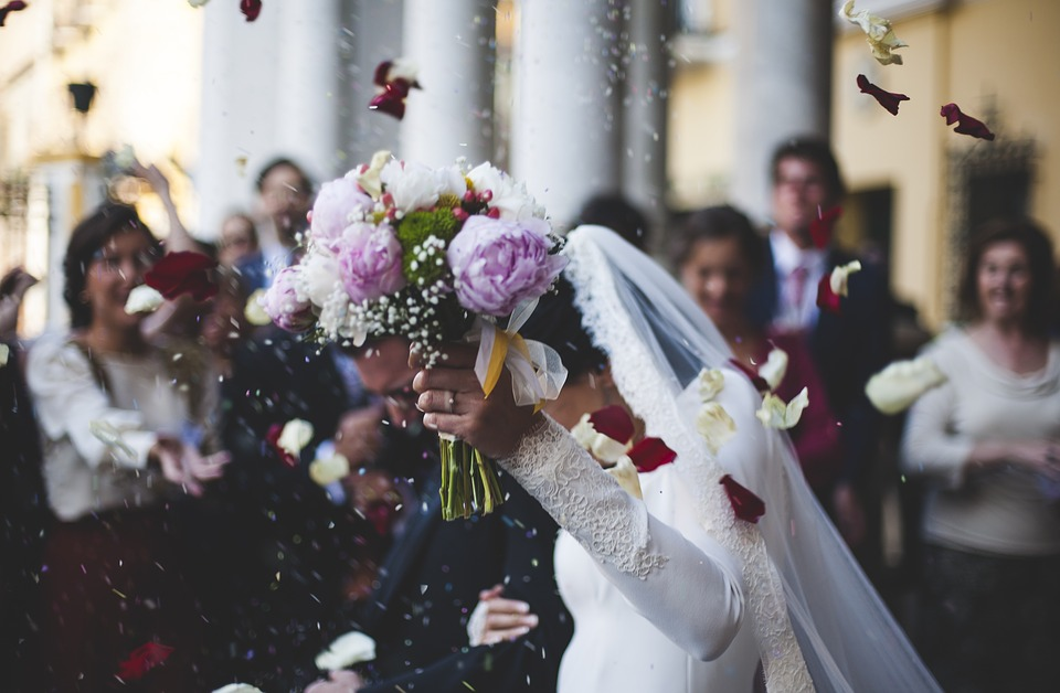 Quelles sont les merveilleuses idées de coiffures pour invités de mariage ?